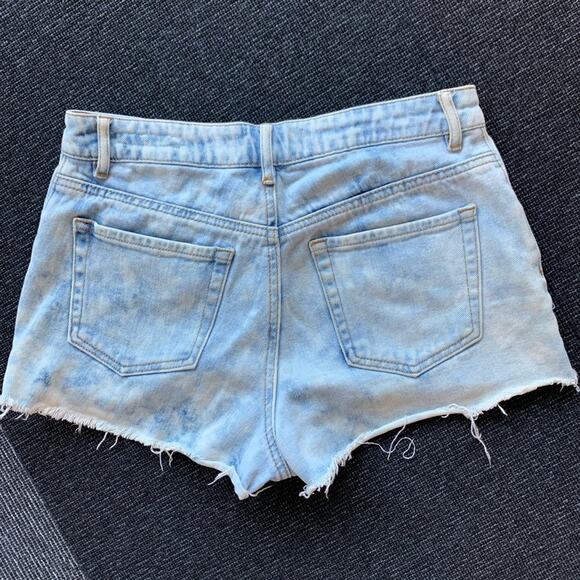 Pacsun Light Wash Distressed Denim Shorts Size 26 - Picture 1 of 9